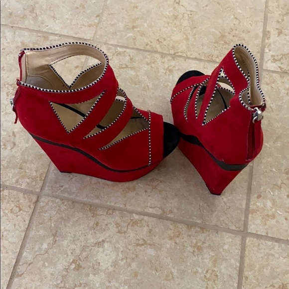 GC by Gwen Stefani - Picture 3 of 3